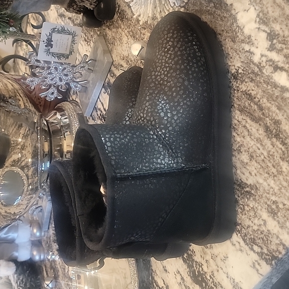 NWOT Blk UGG boots - Picture 5 of 6